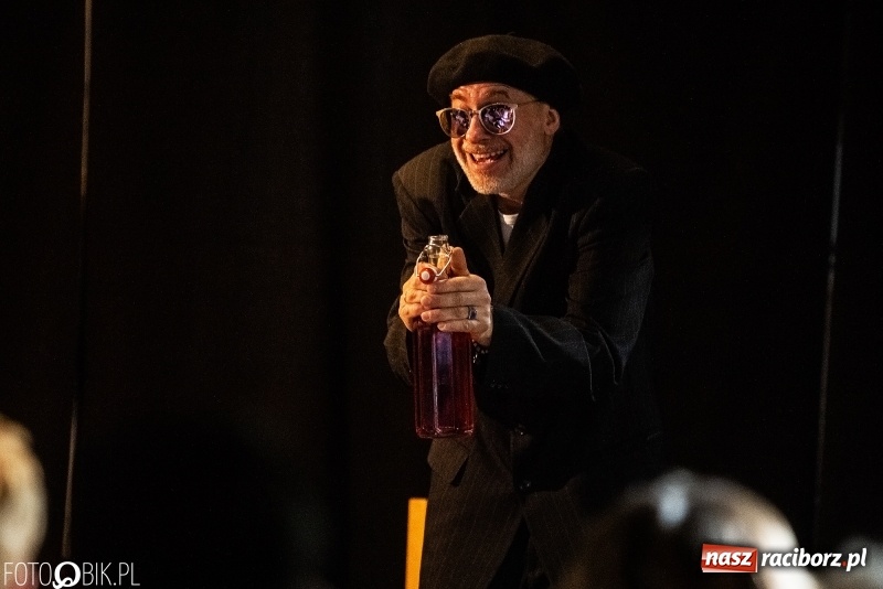 Zdjęcie w galerii na portalu naszraciborz.pl: Midraszowy Teatr Żydowski wystawił Sklepy cynamonowe wiadomości z regionu