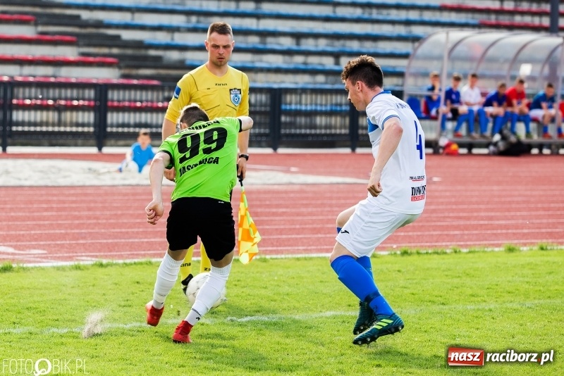 Zdjęcie w galerii na portalu naszraciborz.pl: IV liga. Raciborska Unia coraz bliżej okręgówki wiadomości z regionu