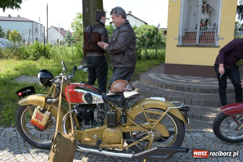 Zdjęcie w galerii na portalu naszraciborz.pl: Kochajcie oldtimery! Czar starych samochodów w Krzyżanowicach [FOTO]  wiadomości z regionu