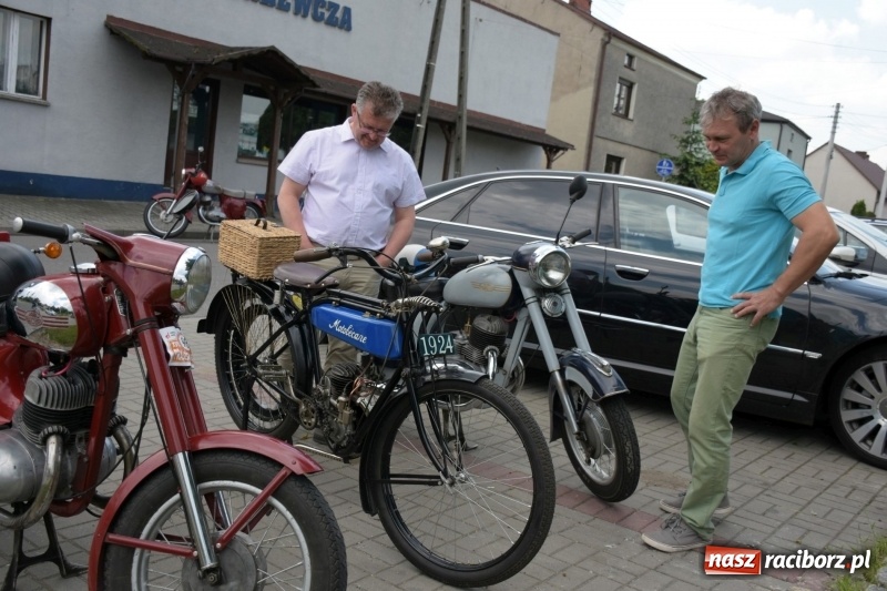 Zdjęcie w galerii na portalu naszraciborz.pl: Kochajcie oldtimery! Czar starych samochodów w Krzyżanowicach [FOTO]  wiadomości z regionu