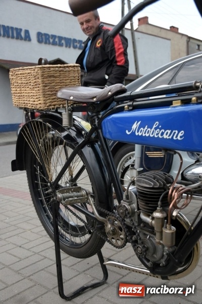 Zdjęcie w galerii na portalu naszraciborz.pl: Kochajcie oldtimery! Czar starych samochodów w Krzyżanowicach [FOTO]  wiadomości z regionu