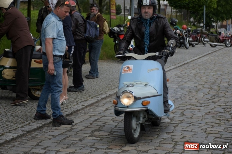 Zdjęcie w galerii na portalu naszraciborz.pl: Kochajcie oldtimery! Czar starych samochodów w Krzyżanowicach [FOTO]  wiadomości z regionu