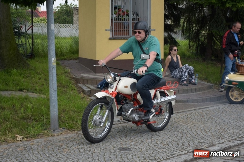 Zdjęcie w galerii na portalu naszraciborz.pl: Kochajcie oldtimery! Czar starych samochodów w Krzyżanowicach [FOTO]  wiadomości z regionu