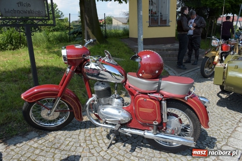 Zdjęcie w galerii na portalu naszraciborz.pl: Kochajcie oldtimery! Czar starych samochodów w Krzyżanowicach [FOTO]  wiadomości z regionu
