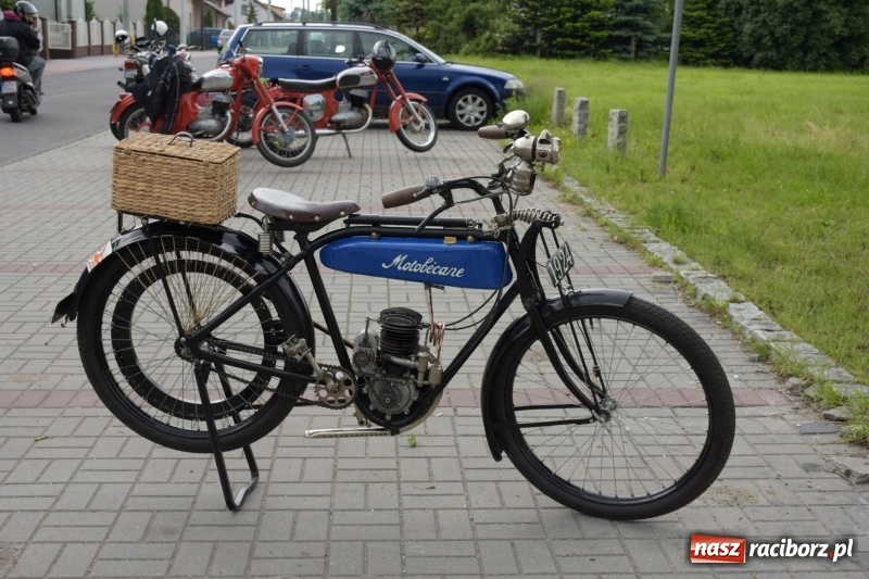 Zdjęcie w galerii na portalu naszraciborz.pl: Kochajcie oldtimery! Czar starych samochodów w Krzyżanowicach [FOTO]  wiadomości z regionu