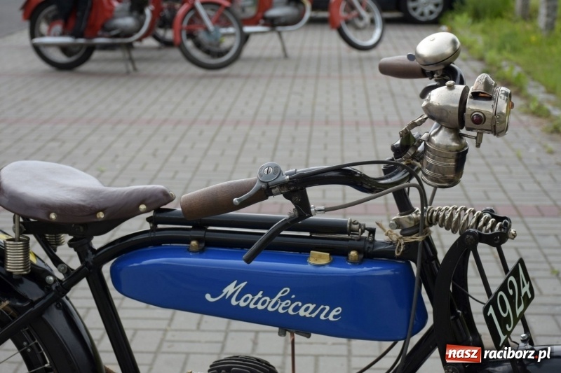 Zdjęcie w galerii na portalu naszraciborz.pl: Kochajcie oldtimery! Czar starych samochodów w Krzyżanowicach [FOTO]  wiadomości z regionu