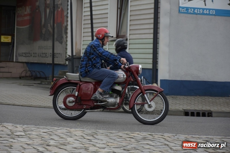 Zdjęcie w galerii na portalu naszraciborz.pl: Kochajcie oldtimery! Czar starych samochodów w Krzyżanowicach [FOTO]  wiadomości z regionu