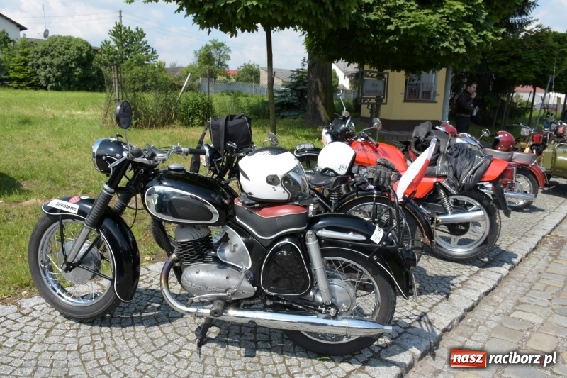 Zdjęcie w galerii na portalu naszraciborz.pl: Kochajcie oldtimery! Czar starych samochodów w Krzyżanowicach [FOTO]  wiadomości z regionu