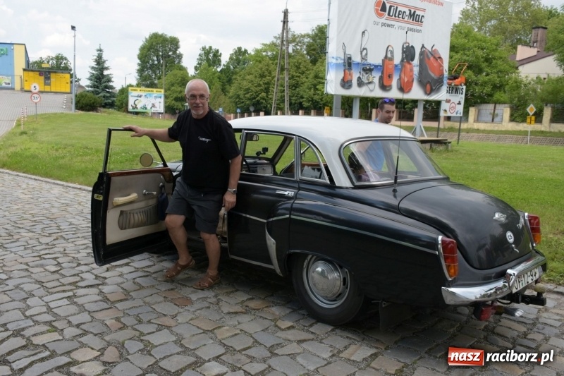 Zdjęcie w galerii na portalu naszraciborz.pl: Kochajcie oldtimery! Czar starych samochodów w Krzyżanowicach [FOTO]  wiadomości z regionu