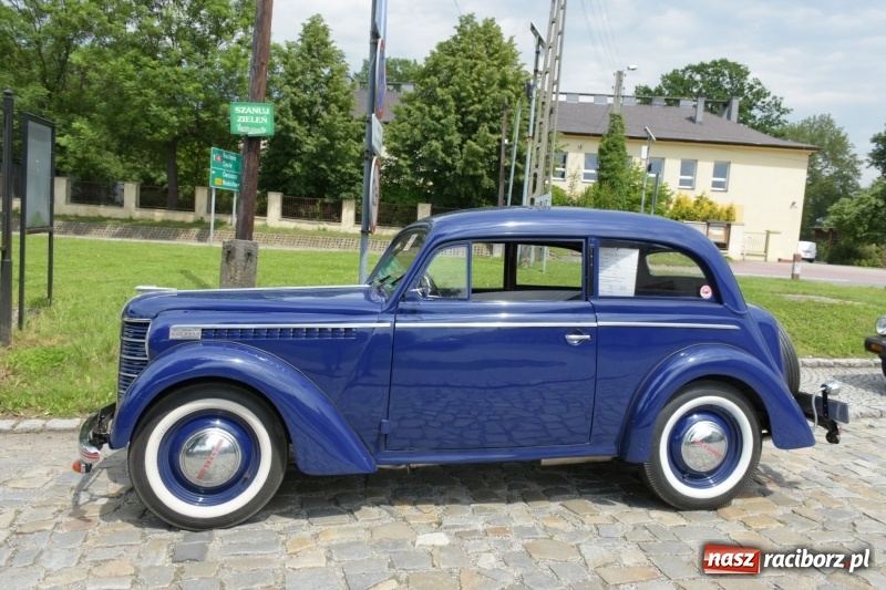 Zdjęcie w galerii na portalu naszraciborz.pl: Kochajcie oldtimery! Czar starych samochodów w Krzyżanowicach [FOTO]  wiadomości z regionu