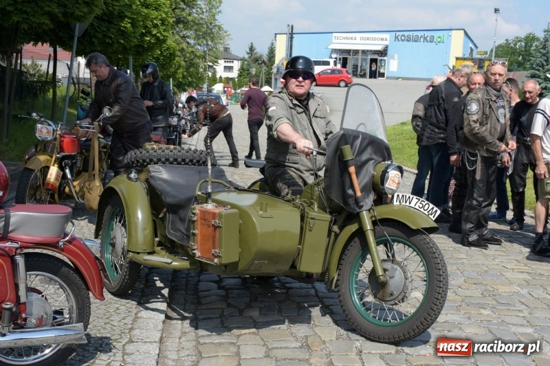 Zdjęcie w galerii na portalu naszraciborz.pl: Kochajcie oldtimery! Czar starych samochodów w Krzyżanowicach [FOTO]  wiadomości z regionu