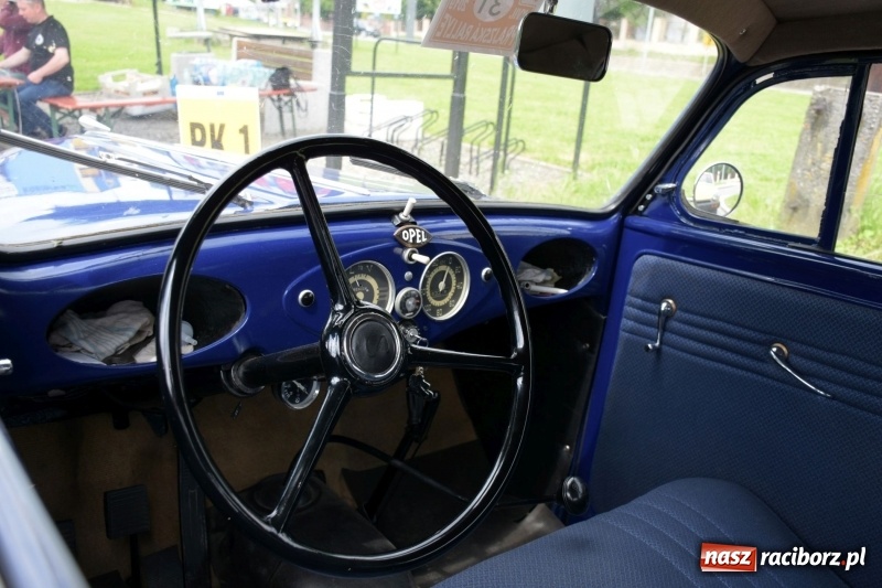 Zdjęcie w galerii na portalu naszraciborz.pl: Kochajcie oldtimery! Czar starych samochodów w Krzyżanowicach [FOTO]  wiadomości z regionu