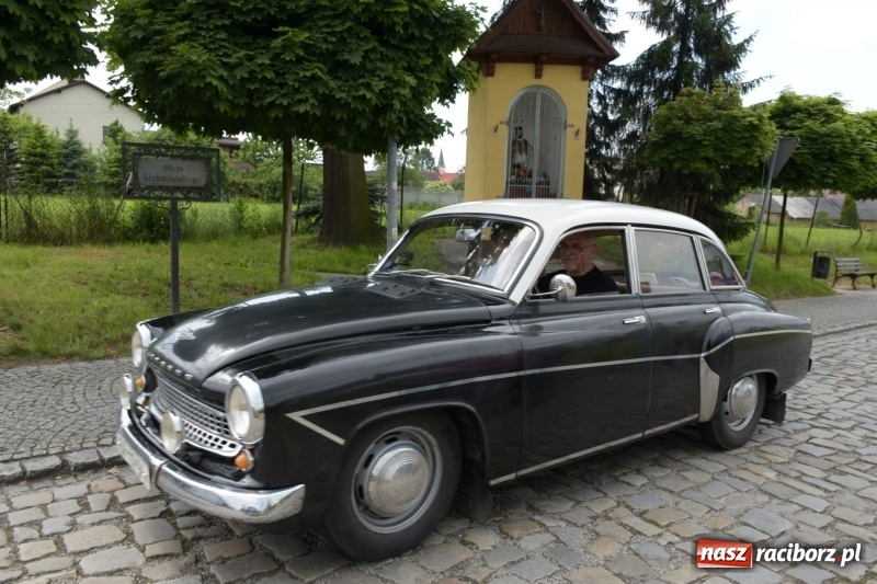 Zdjęcie w galerii na portalu naszraciborz.pl: Kochajcie oldtimery! Czar starych samochodów w Krzyżanowicach [FOTO]  wiadomości z regionu