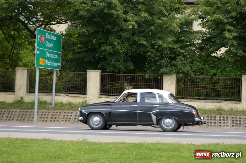 Zdjęcie w galerii na portalu naszraciborz.pl: Kochajcie oldtimery! Czar starych samochodów w Krzyżanowicach [FOTO]  wiadomości z regionu