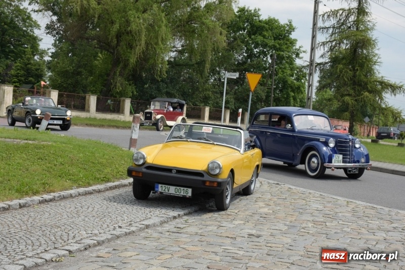 Zdjęcie w galerii na portalu naszraciborz.pl: Kochajcie oldtimery! Czar starych samochodów w Krzyżanowicach [FOTO]  wiadomości z regionu