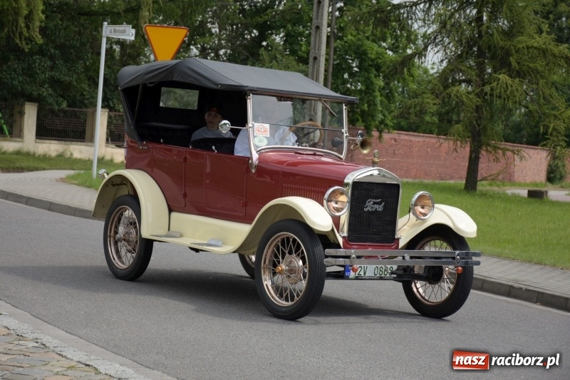 Zdjęcie w galerii na portalu naszraciborz.pl: Kochajcie oldtimery! Czar starych samochodów w Krzyżanowicach [FOTO]  wiadomości z regionu