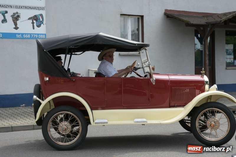 Zdjęcie w galerii na portalu naszraciborz.pl: Kochajcie oldtimery! Czar starych samochodów w Krzyżanowicach [FOTO]  wiadomości z regionu