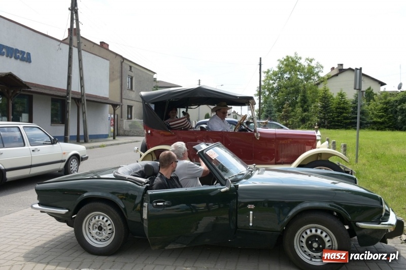 Zdjęcie w galerii na portalu naszraciborz.pl: Kochajcie oldtimery! Czar starych samochodów w Krzyżanowicach [FOTO]  wiadomości z regionu