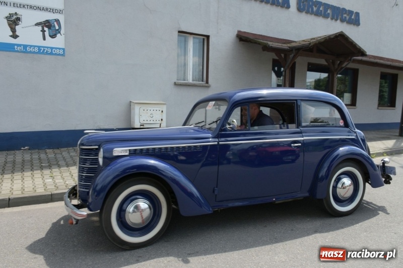 Zdjęcie w galerii na portalu naszraciborz.pl: Kochajcie oldtimery! Czar starych samochodów w Krzyżanowicach [FOTO]  wiadomości z regionu