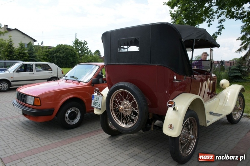 Zdjęcie w galerii na portalu naszraciborz.pl: Kochajcie oldtimery! Czar starych samochodów w Krzyżanowicach [FOTO]  wiadomości z regionu