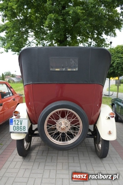 Zdjęcie w galerii na portalu naszraciborz.pl: Kochajcie oldtimery! Czar starych samochodów w Krzyżanowicach [FOTO]  wiadomości z regionu