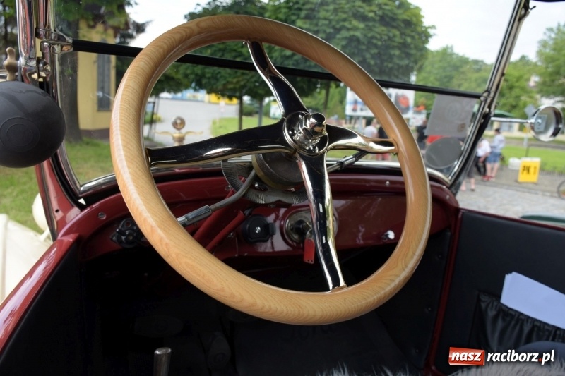 Zdjęcie w galerii na portalu naszraciborz.pl: Kochajcie oldtimery! Czar starych samochodów w Krzyżanowicach [FOTO]  wiadomości z regionu