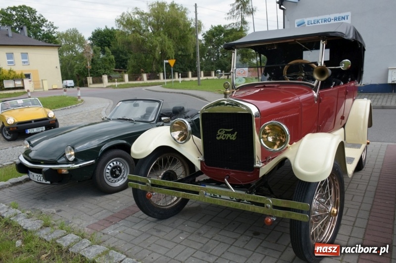 Zdjęcie w galerii na portalu naszraciborz.pl: Kochajcie oldtimery! Czar starych samochodów w Krzyżanowicach [FOTO]  wiadomości z regionu