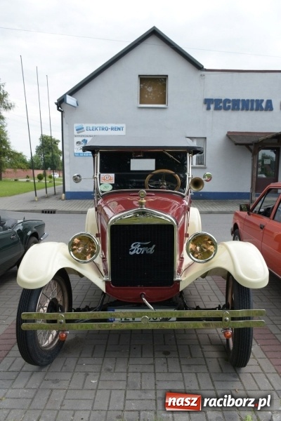 Zdjęcie w galerii na portalu naszraciborz.pl: Kochajcie oldtimery! Czar starych samochodów w Krzyżanowicach [FOTO]  wiadomości z regionu