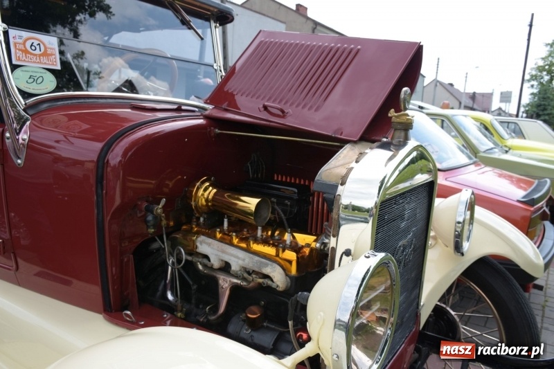 Zdjęcie w galerii na portalu naszraciborz.pl: Kochajcie oldtimery! Czar starych samochodów w Krzyżanowicach [FOTO]  wiadomości z regionu