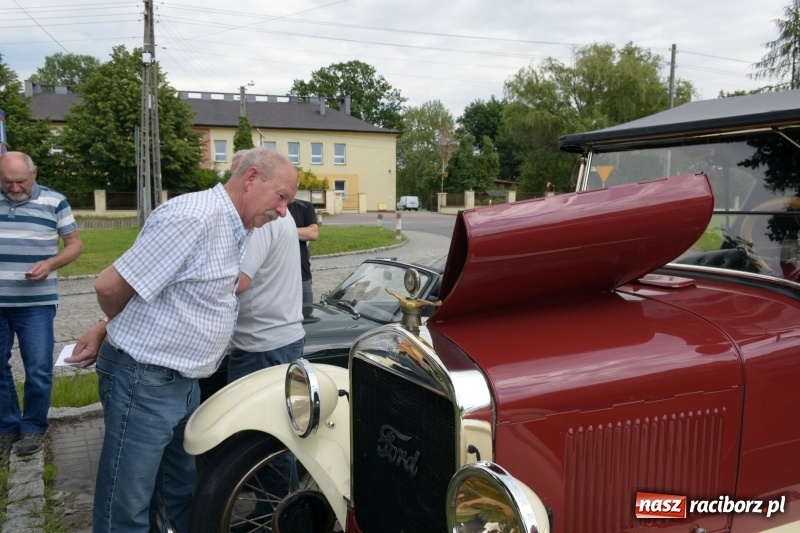 Zdjęcie w galerii na portalu naszraciborz.pl: Kochajcie oldtimery! Czar starych samochodów w Krzyżanowicach [FOTO]  wiadomości z regionu