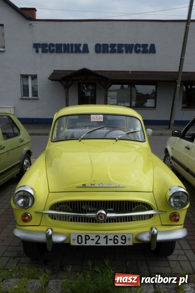 Zdjęcie w galerii na portalu naszraciborz.pl: Kochajcie oldtimery! Czar starych samochodów w Krzyżanowicach [FOTO]  wiadomości z regionu