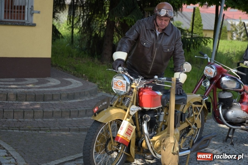 Zdjęcie w galerii na portalu naszraciborz.pl: Kochajcie oldtimery! Czar starych samochodów w Krzyżanowicach [FOTO]  wiadomości z regionu
