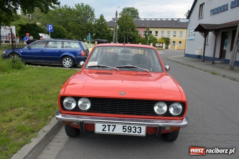 Zdjęcie w galerii na portalu naszraciborz.pl: Kochajcie oldtimery! Czar starych samochodów w Krzyżanowicach [FOTO]  wiadomości z regionu