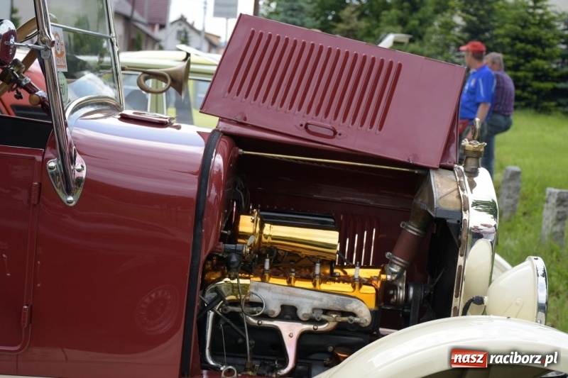 Zdjęcie w galerii na portalu naszraciborz.pl: Kochajcie oldtimery! Czar starych samochodów w Krzyżanowicach [FOTO]  wiadomości z regionu
