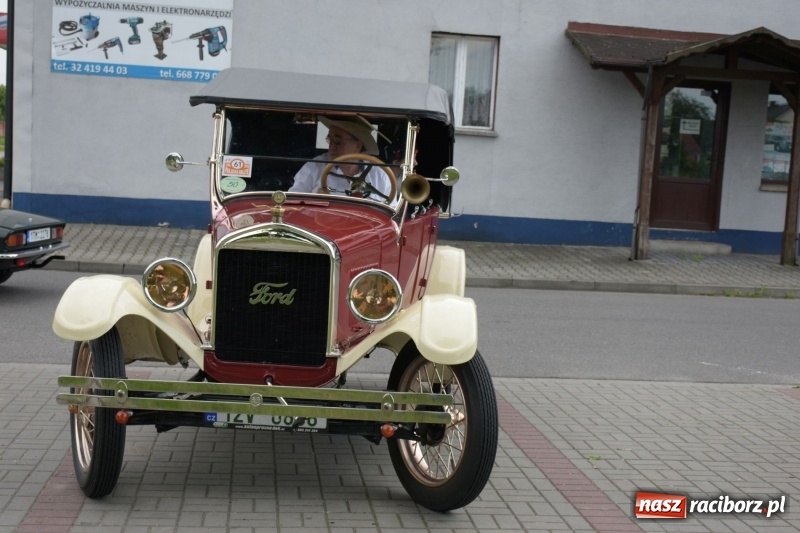 Zdjęcie w galerii na portalu naszraciborz.pl: Kochajcie oldtimery! Czar starych samochodów w Krzyżanowicach [FOTO]  wiadomości z regionu