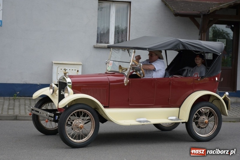 Zdjęcie w galerii na portalu naszraciborz.pl: Kochajcie oldtimery! Czar starych samochodów w Krzyżanowicach [FOTO]  wiadomości z regionu