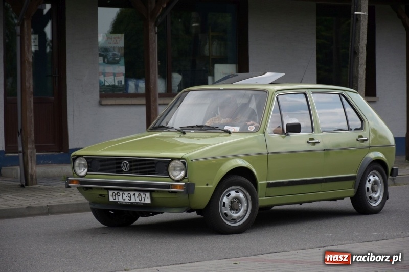 Zdjęcie w galerii na portalu naszraciborz.pl: Kochajcie oldtimery! Czar starych samochodów w Krzyżanowicach [FOTO]  wiadomości z regionu