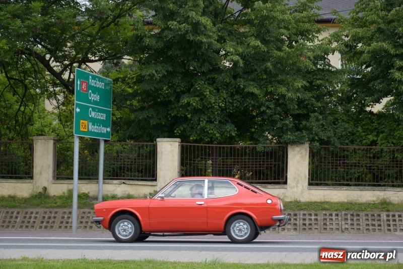 Zdjęcie w galerii na portalu naszraciborz.pl: Kochajcie oldtimery! Czar starych samochodów w Krzyżanowicach [FOTO]  wiadomości z regionu