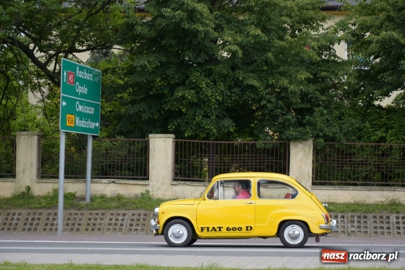 Zdjęcie w galerii na portalu naszraciborz.pl: Kochajcie oldtimery! Czar starych samochodów w Krzyżanowicach [FOTO]  wiadomości z regionu