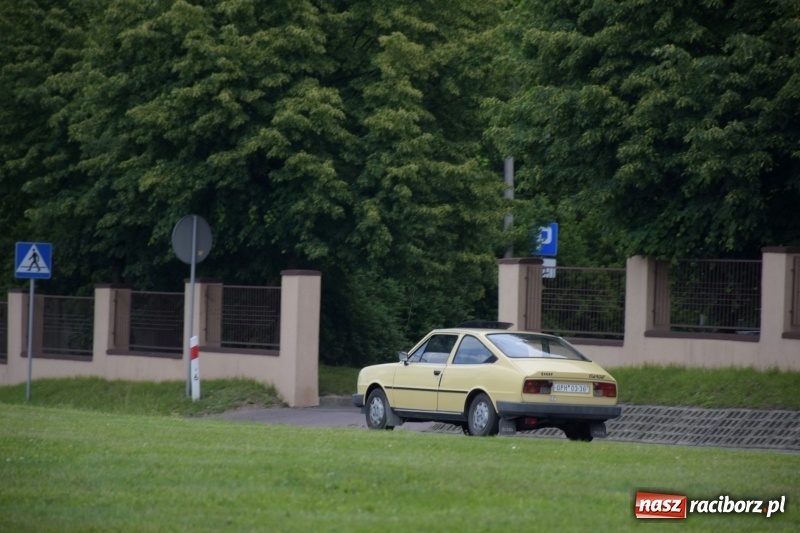 Zdjęcie w galerii na portalu naszraciborz.pl: Kochajcie oldtimery! Czar starych samochodów w Krzyżanowicach [FOTO]  wiadomości z regionu