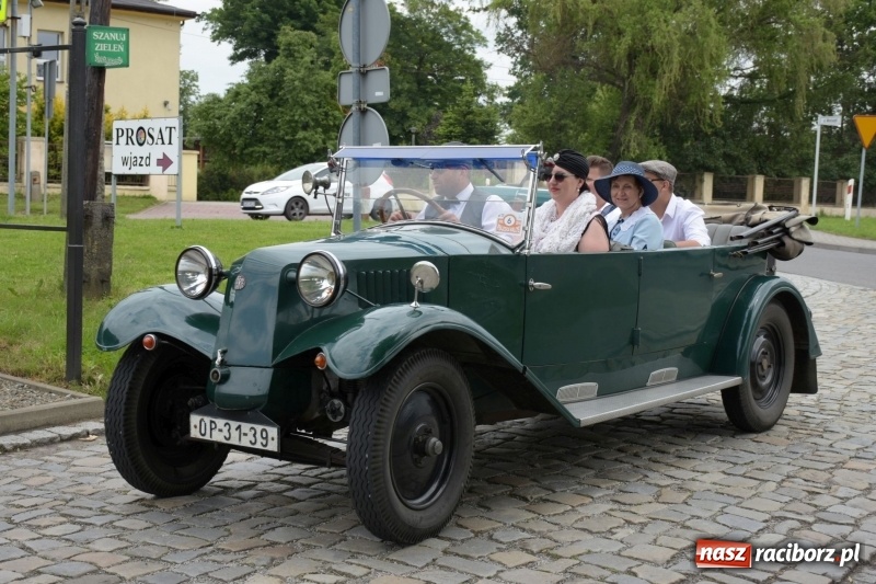 Zdjęcie w galerii na portalu naszraciborz.pl: Kochajcie oldtimery! Czar starych samochodów w Krzyżanowicach [FOTO]  wiadomości z regionu