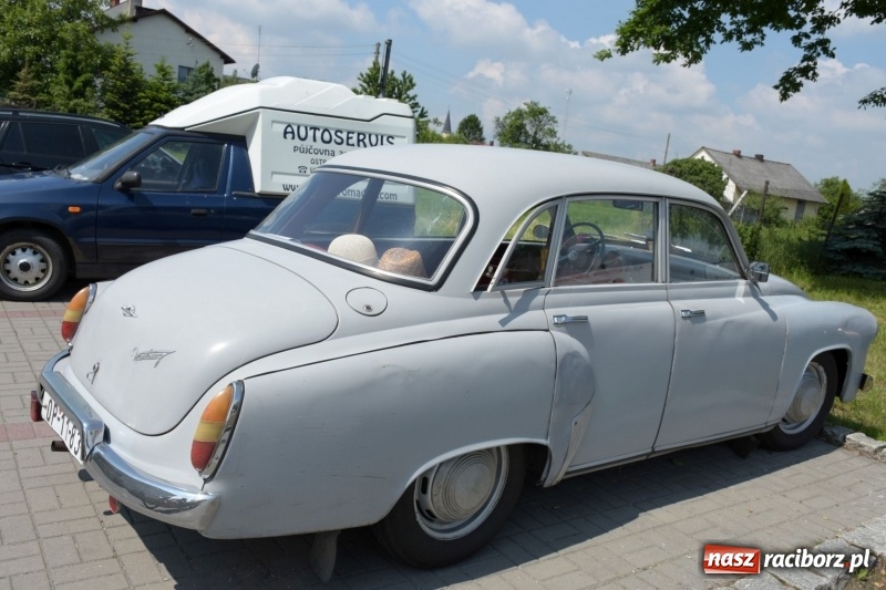 Zdjęcie w galerii na portalu naszraciborz.pl: Kochajcie oldtimery! Czar starych samochodów w Krzyżanowicach [FOTO]  wiadomości z regionu