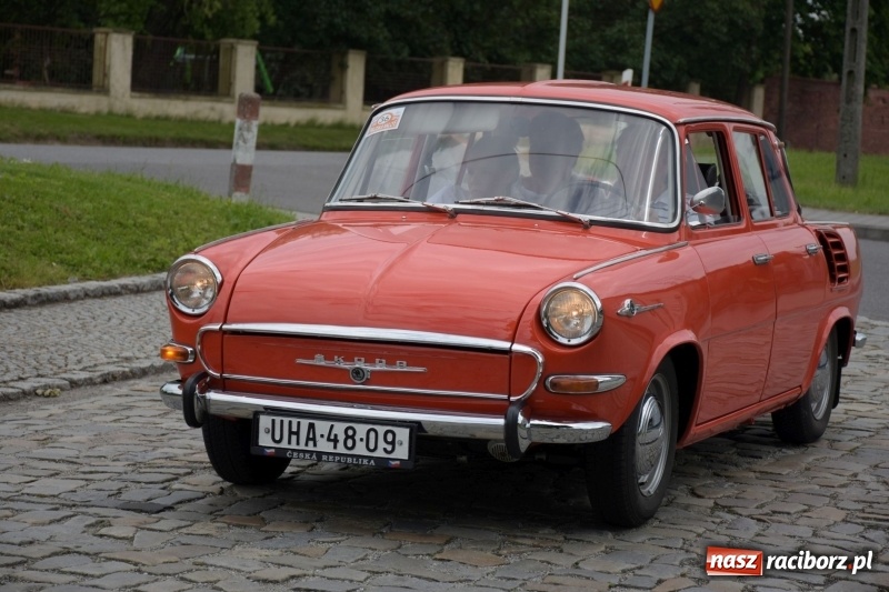 Zdjęcie w galerii na portalu naszraciborz.pl: Kochajcie oldtimery! Czar starych samochodów w Krzyżanowicach [FOTO]  wiadomości z regionu