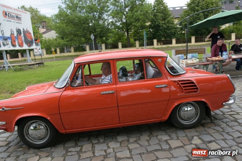 Zdjęcie w galerii na portalu naszraciborz.pl: Kochajcie oldtimery! Czar starych samochodów w Krzyżanowicach [FOTO]  wiadomości z regionu
