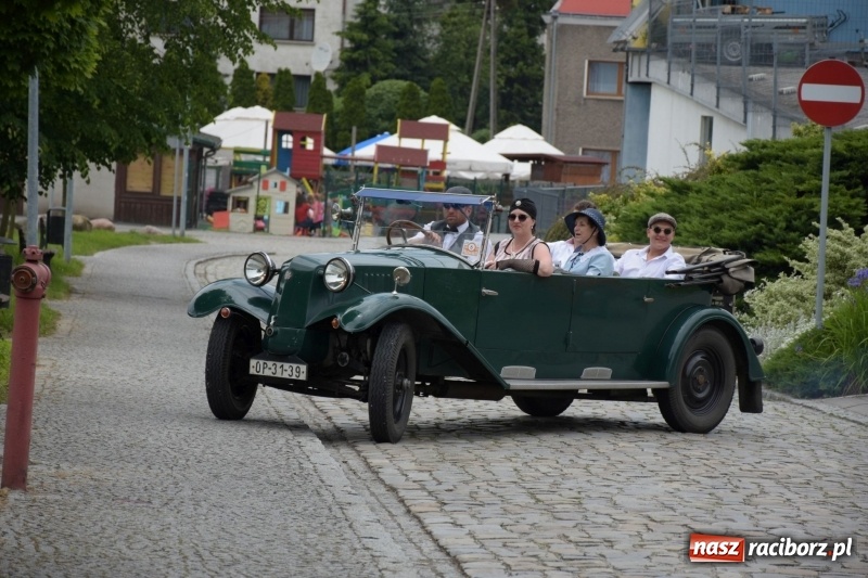 Zdjęcie w galerii na portalu naszraciborz.pl: Kochajcie oldtimery! Czar starych samochodów w Krzyżanowicach [FOTO]  wiadomości z regionu