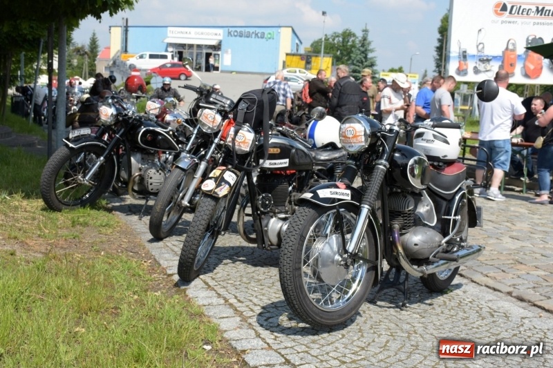 Zdjęcie w galerii na portalu naszraciborz.pl: Kochajcie oldtimery! Czar starych samochodów w Krzyżanowicach [FOTO]  wiadomości z regionu