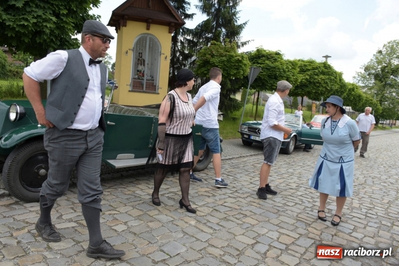 Zdjęcie w galerii na portalu naszraciborz.pl: Kochajcie oldtimery! Czar starych samochodów w Krzyżanowicach [FOTO]  wiadomości z regionu