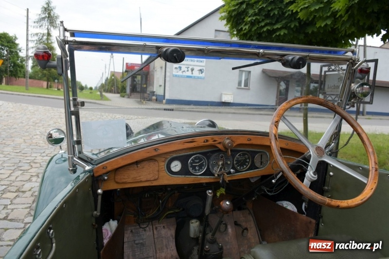 Zdjęcie w galerii na portalu naszraciborz.pl: Kochajcie oldtimery! Czar starych samochodów w Krzyżanowicach [FOTO]  wiadomości z regionu