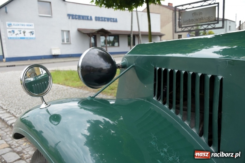 Zdjęcie w galerii na portalu naszraciborz.pl: Kochajcie oldtimery! Czar starych samochodów w Krzyżanowicach [FOTO]  wiadomości z regionu