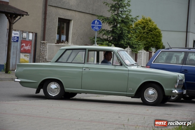 Zdjęcie w galerii na portalu naszraciborz.pl: Kochajcie oldtimery! Czar starych samochodów w Krzyżanowicach [FOTO]  wiadomości z regionu